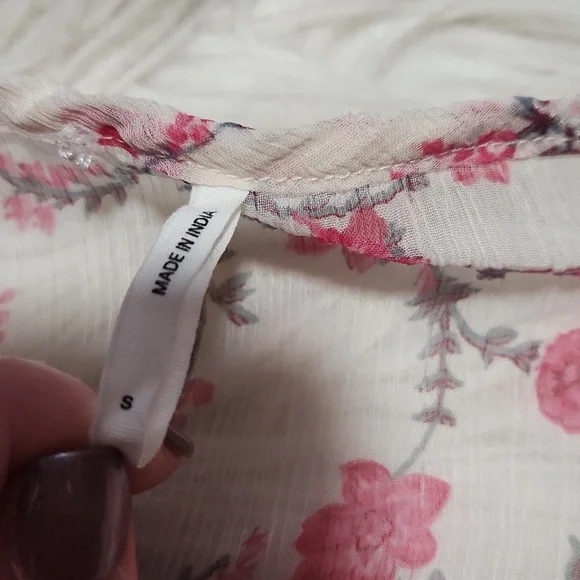 Guess top- small - Picture 7 of 10